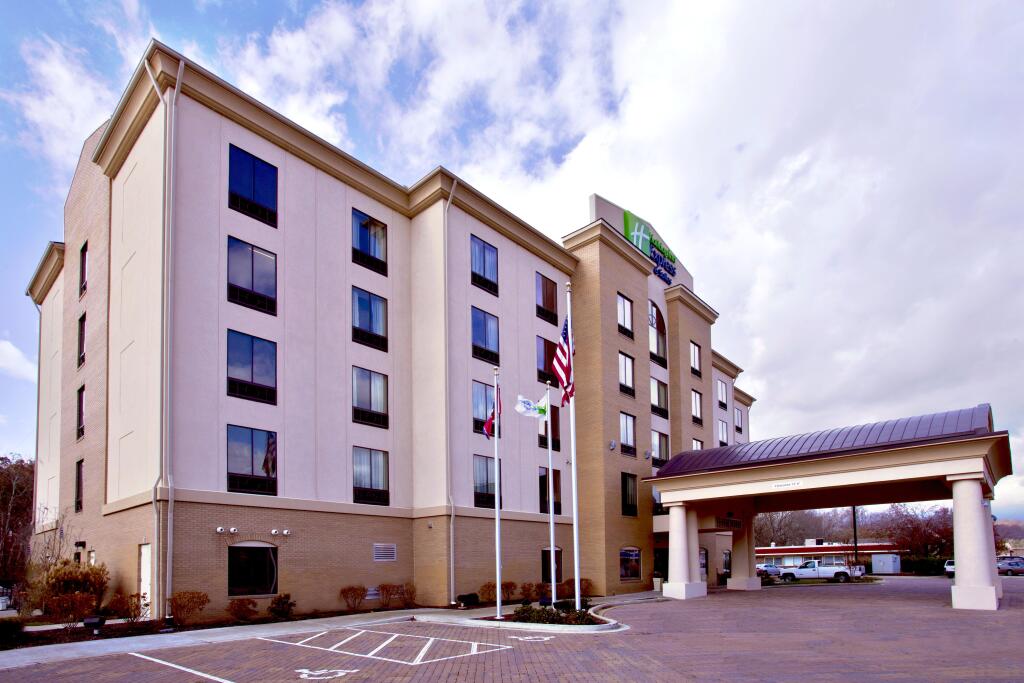 Holiday Inn Express & Suites Oak Ridge by IHG