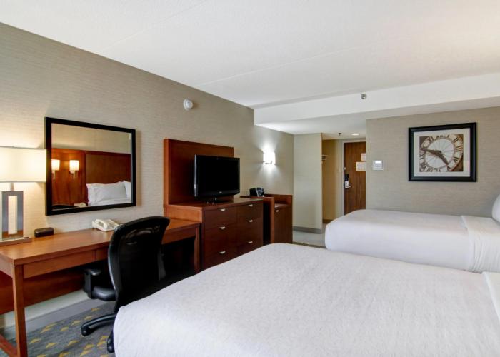 Holiday Inn Oakville Centre by IHG