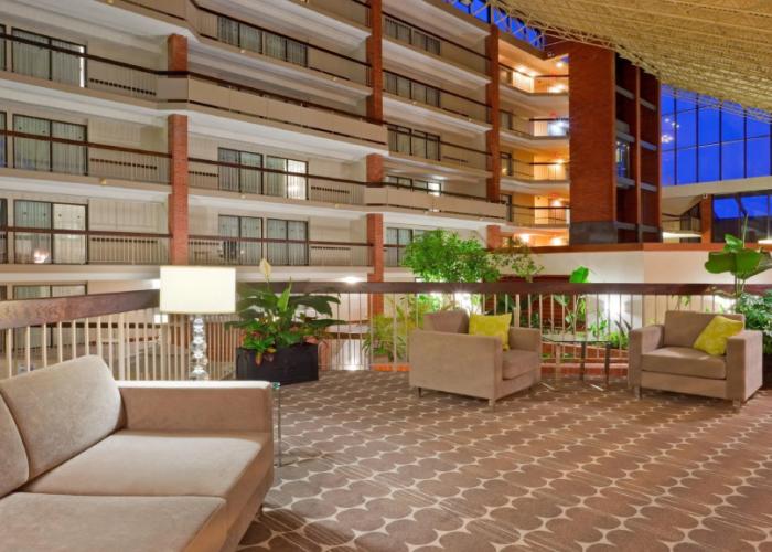Holiday Inn Oakville Centre by IHG