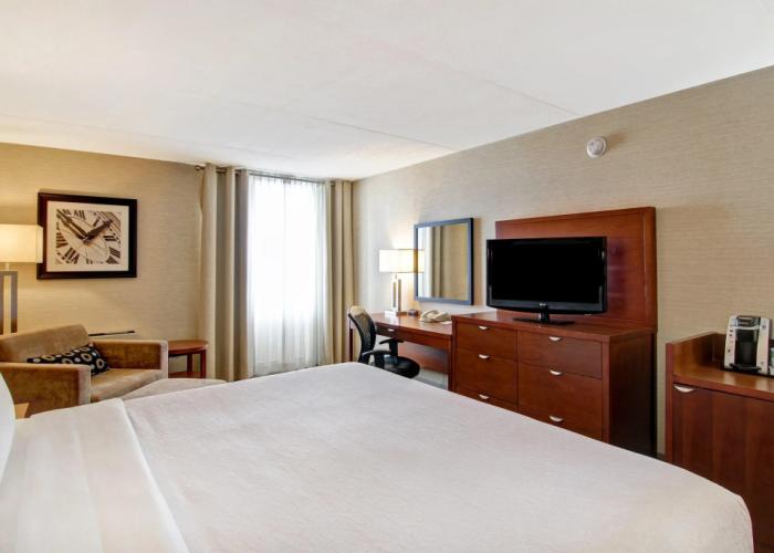 Holiday Inn Oakville Centre by IHG