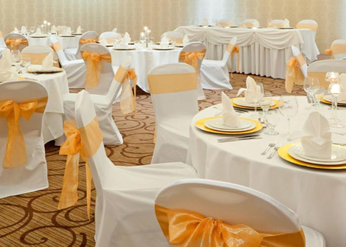 Holiday Inn Oakville Centre by IHG