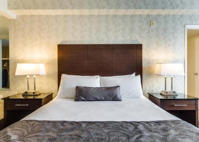 Monte Carlo Inn Oakville Suites