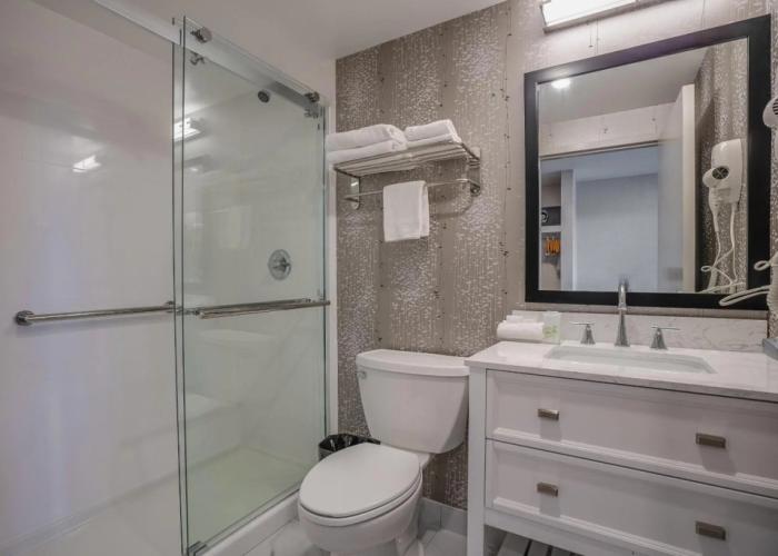 Monte Carlo Inn Oakville Suites