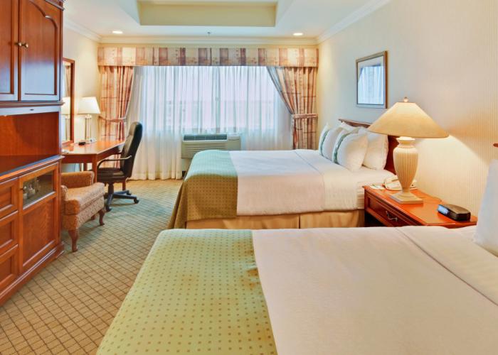 Holiday Inn Hotel & Suites Oakville @ Bronte by IHG