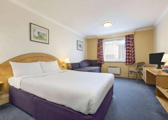 Days Inn by Wyndham Watford Gap