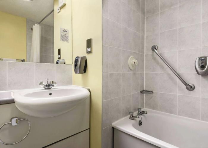 Days Inn by Wyndham Watford Gap