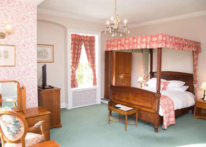 Woodland Manor Hotel