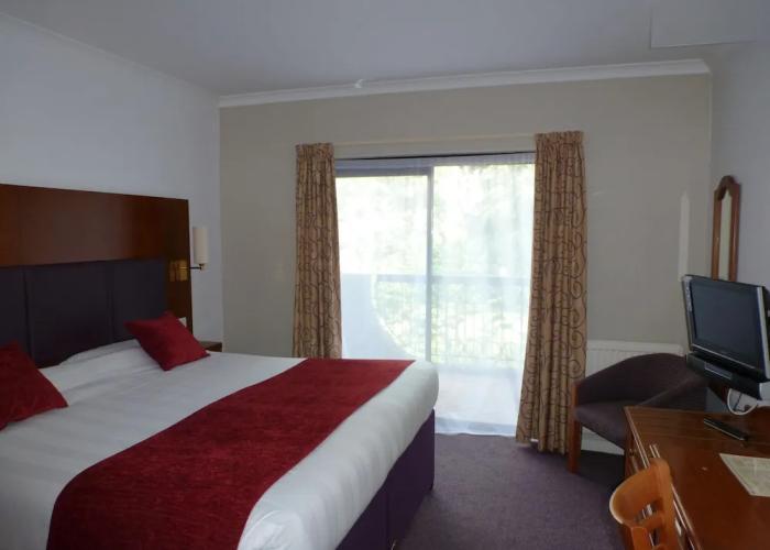 Cross Roads Hotel by Greene King Inns