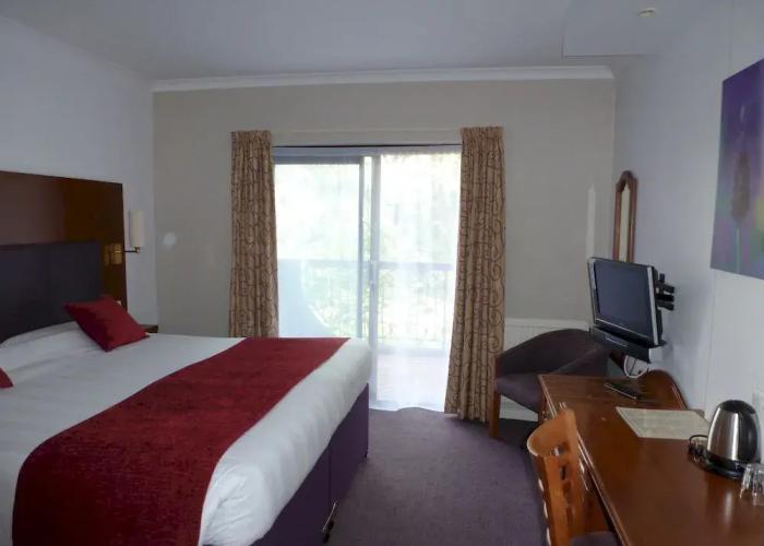 Cross Roads Hotel by Greene King Inns