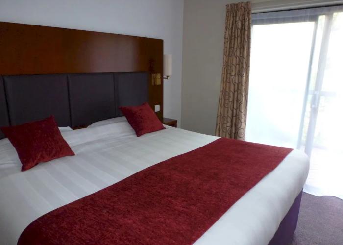 Cross Roads Hotel by Greene King Inns