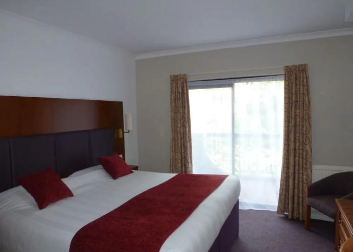 Cross Roads Hotel by Greene King Inns