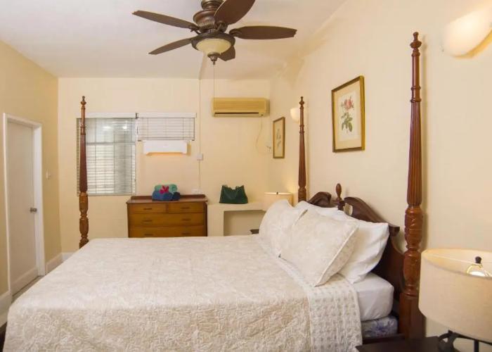 Ground Floor Apartment Located in Hometown, 5 min Walk to the Beach