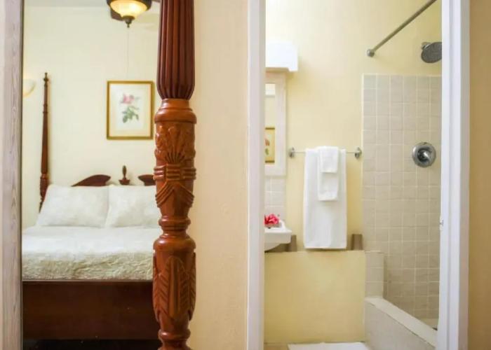 Ground Floor Apartment Located in Hometown, 5 min Walk to the Beach