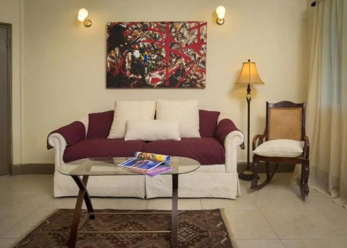 Ground Floor Apartment Located in Hometown, 5 min Walk to the Beach