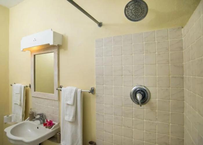 Ground Floor Apartment Located in Hometown, 5 min Walk to the Beach