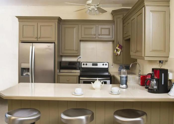 Ground Floor Apartment Located in Hometown, 5 min Walk to the Beach