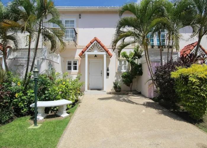 Relax Poolside At This Stylish Townhouse - Porters Gate 24 by BSL Rentals