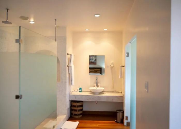 Luxury 3-bed Villa, St James, Near Beach & Gym