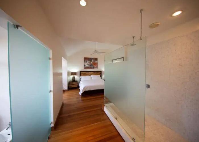 Luxury 3-bed Villa, St James, Near Beach & Gym