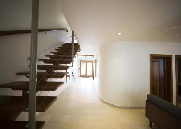Luxury 3-bed Villa, St James, Near Beach & Gym