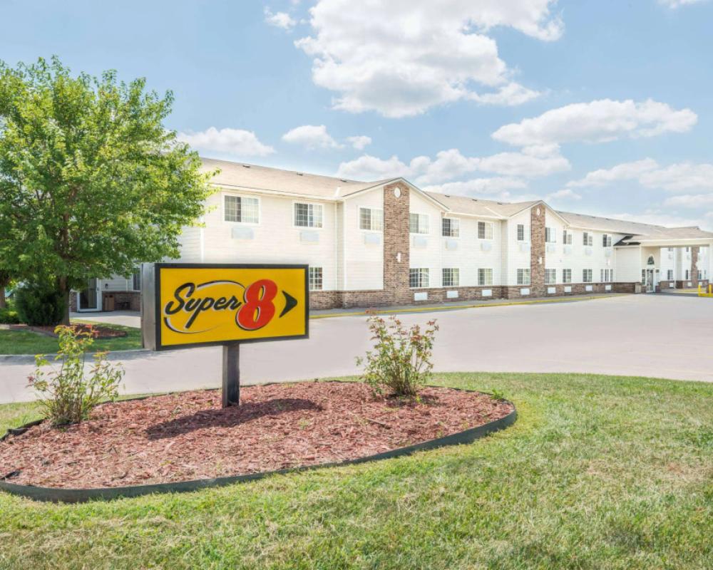 Super 8 by Wyndham Platte City Kansas City Area Airport