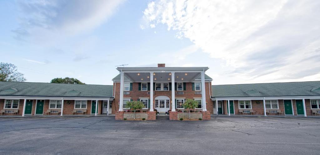 Colonial Inn Seekonk