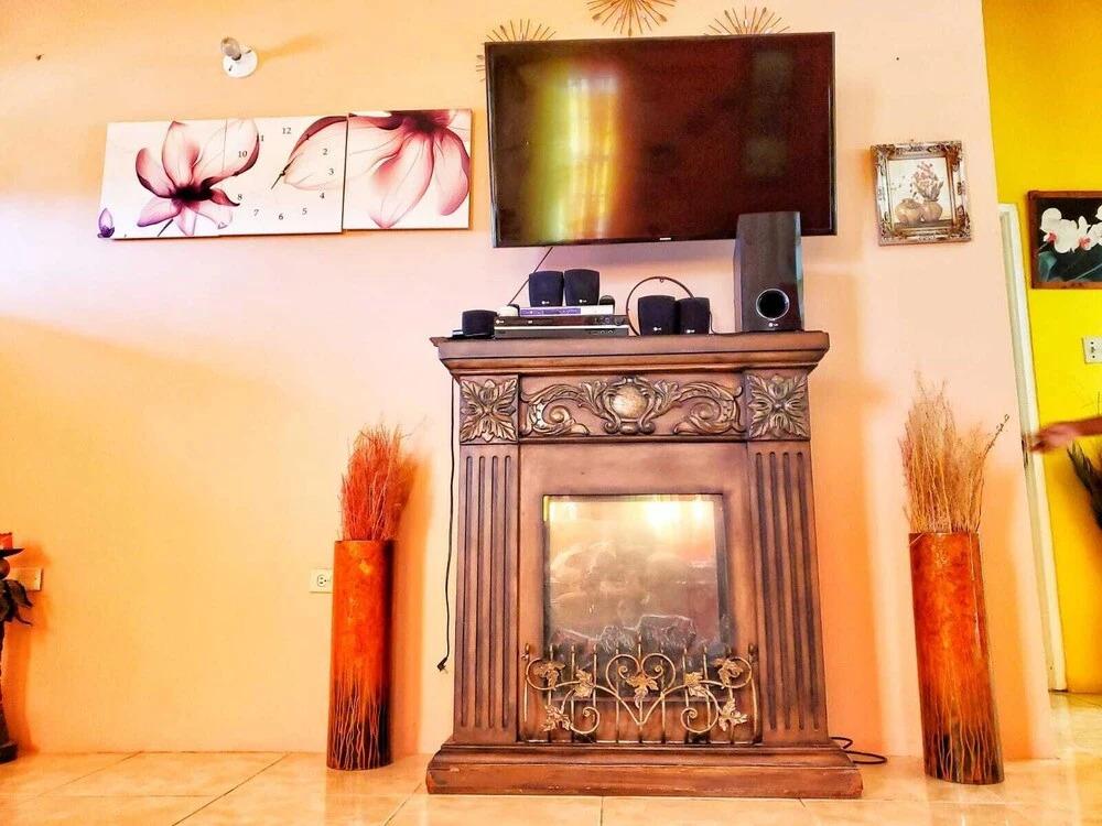 Sensational 2 Bedroom Getaway in Florence Hall