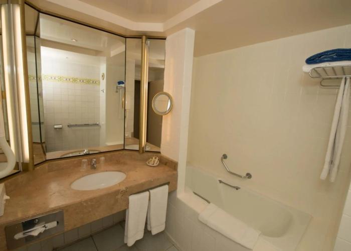 Hotel Bakoua Les Trois Ilets