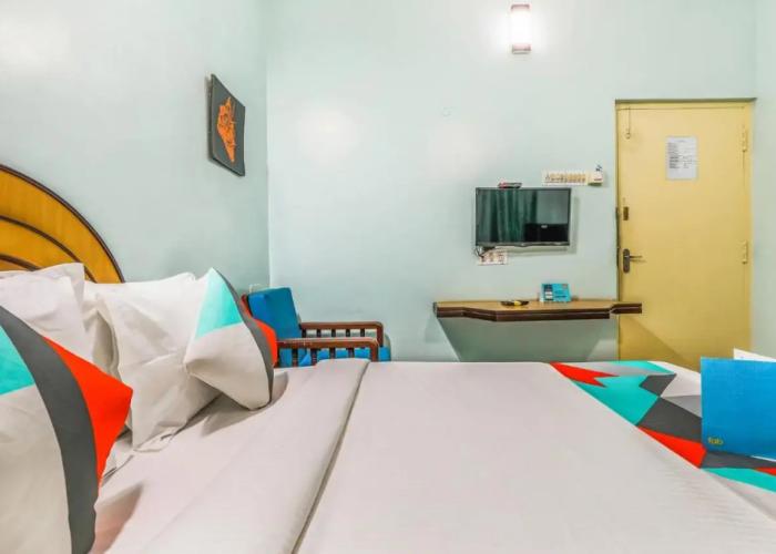 Santhi Inn