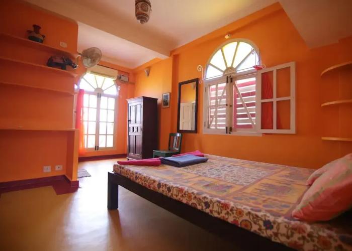 Holi-Wood Guesthouse