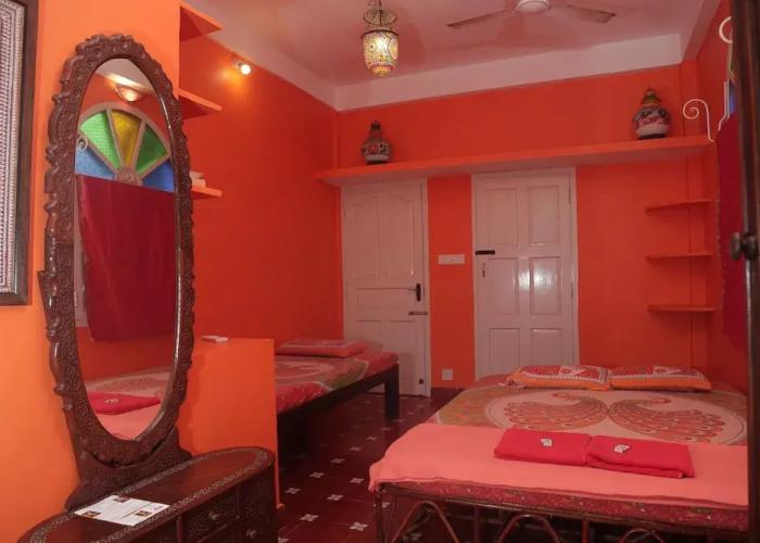 Holi-Wood Guesthouse