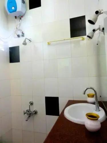 Holi-Wood Guesthouse