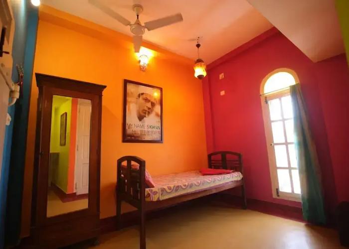 Holi-Wood Guesthouse