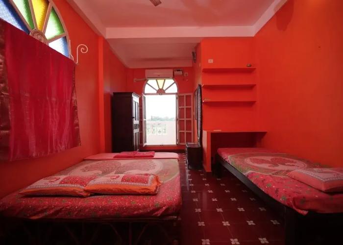 Holi-Wood Guesthouse