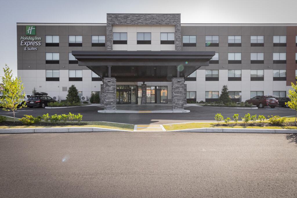Holiday Inn Express And Suites Boston South - Randolph by IHG