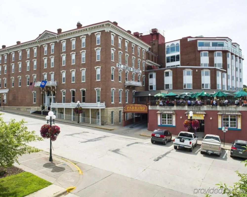 фото St James Hotel, a Historic Hotel of America
