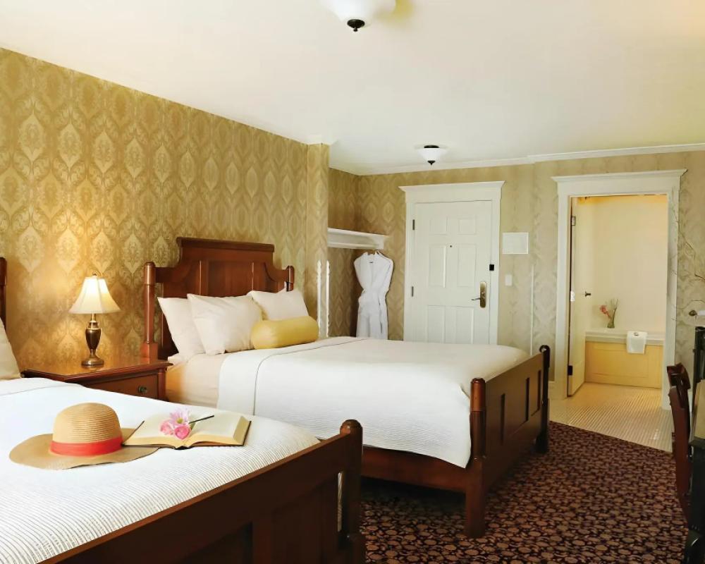 фото St James Hotel, a Historic Hotel of America