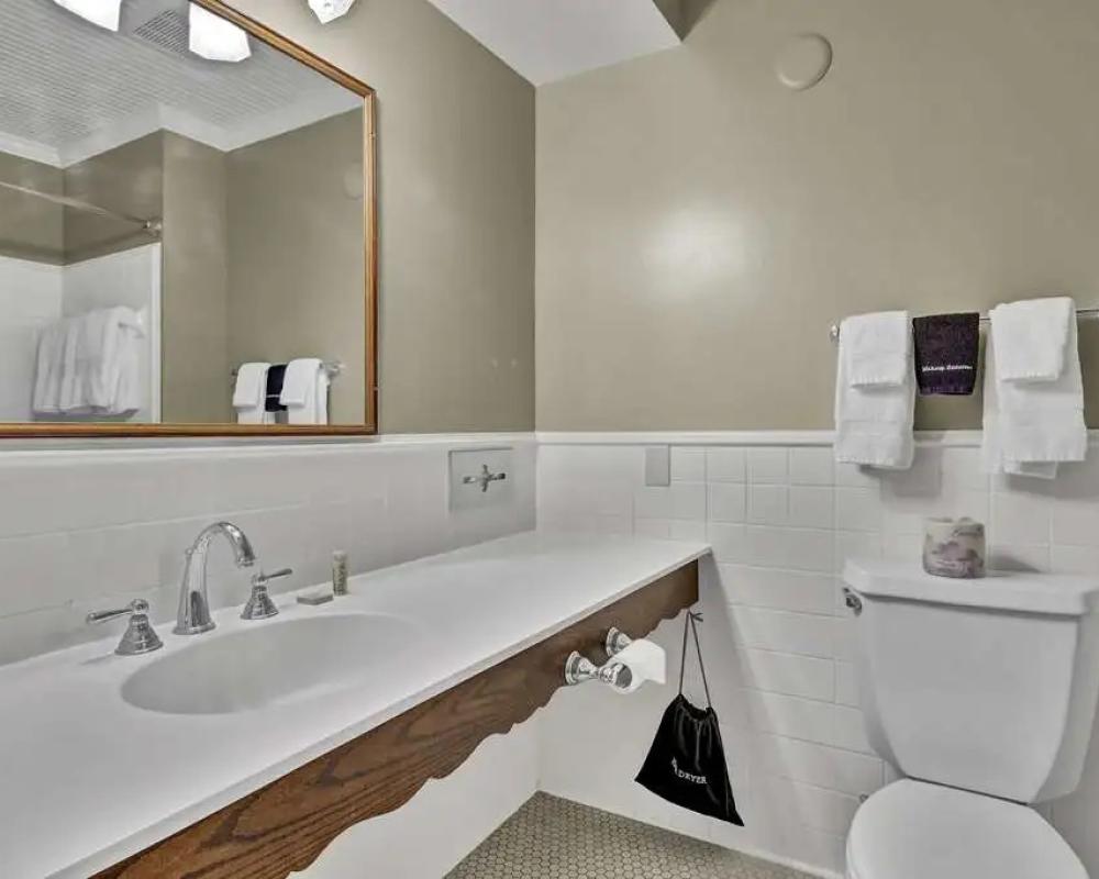 фото St James Hotel, a Historic Hotel of America