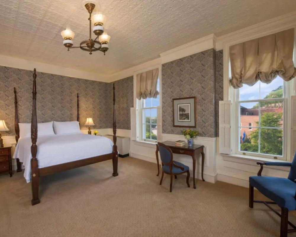 фото St James Hotel, a Historic Hotel of America