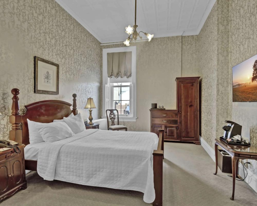 фото St James Hotel, a Historic Hotel of America