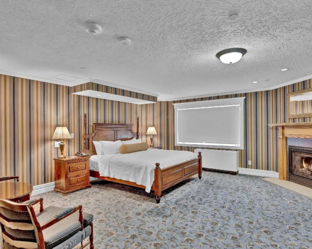 фото St James Hotel, a Historic Hotel of America