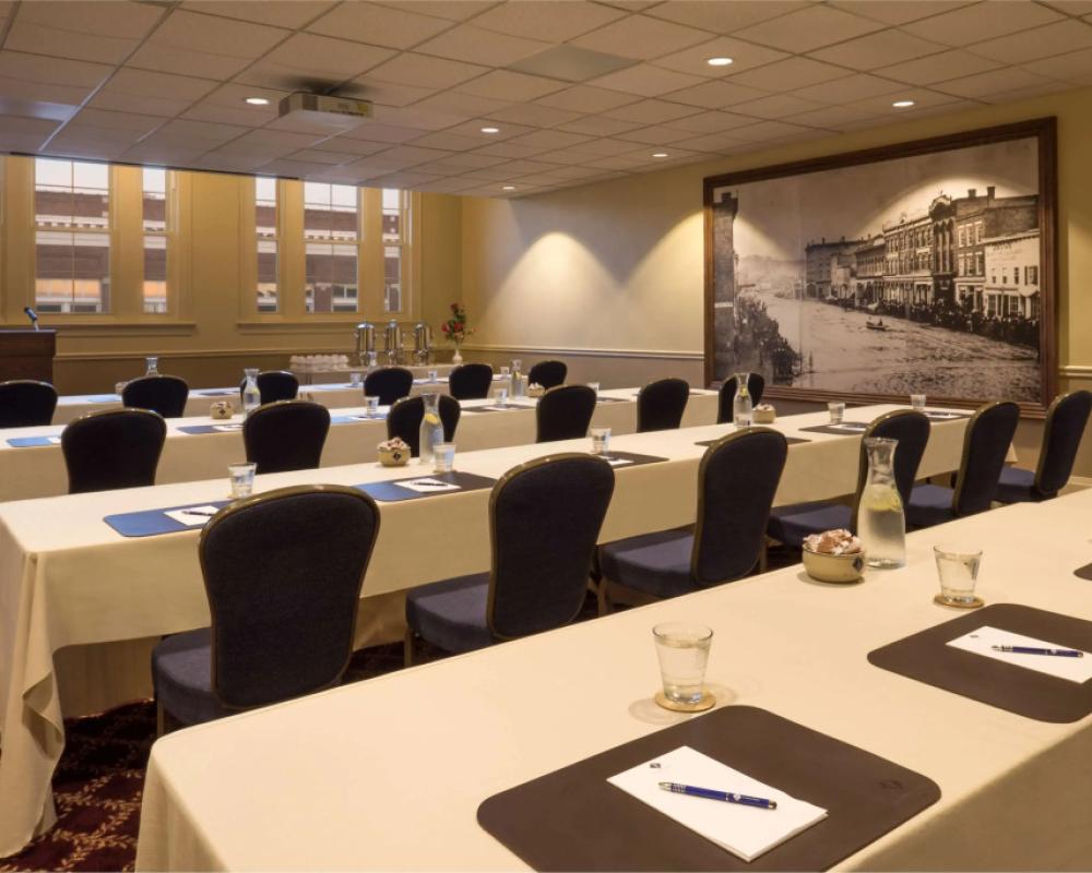 фото St James Hotel, a Historic Hotel of America