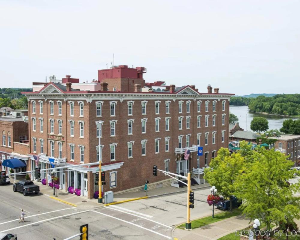 фото St James Hotel, a Historic Hotel of America