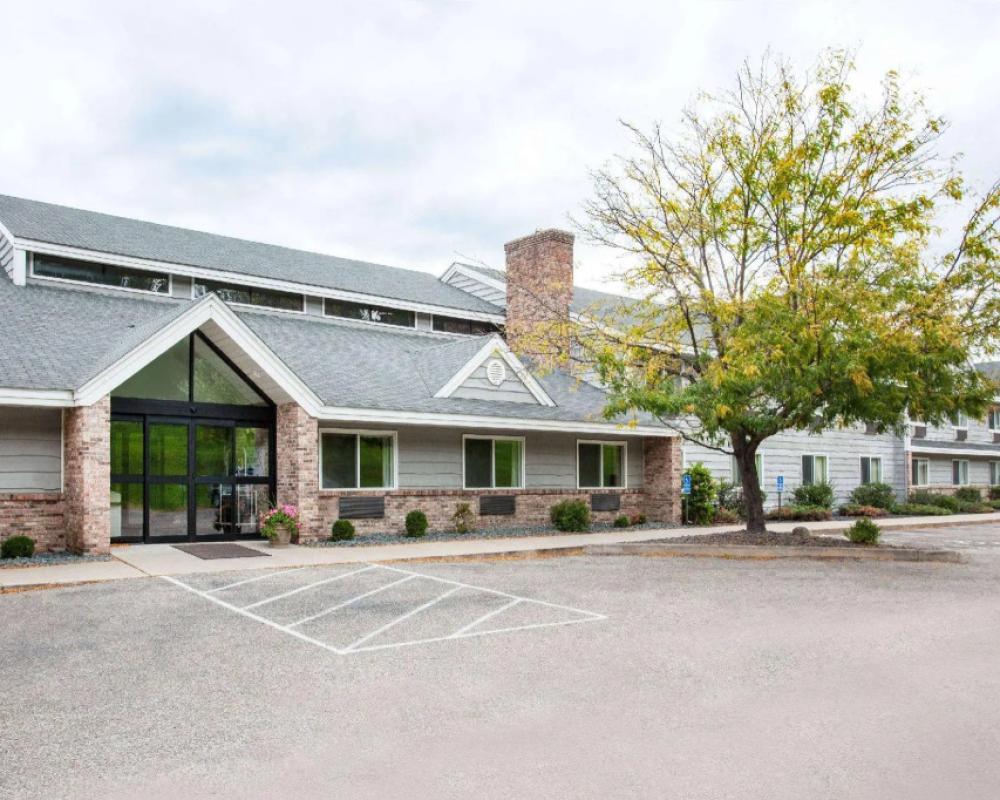 фото AmericInn by Wyndham Red Wing