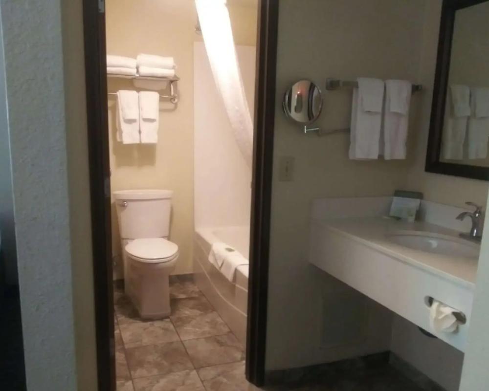 фото AmericInn by Wyndham Red Wing