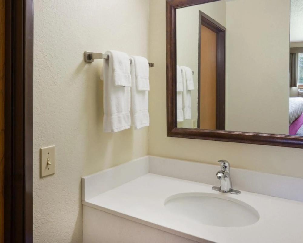 фото AmericInn by Wyndham Red Wing