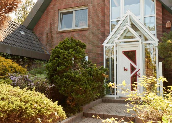Cottage With a Fireplace Just 10 Minutes From the Beach