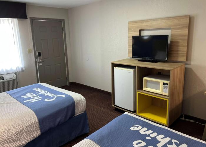 Days Inn by Wyndham Pratt