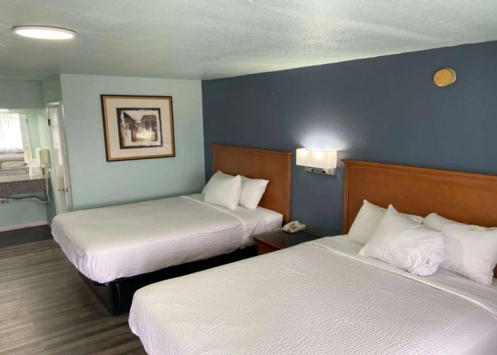 Days Inn by Wyndham Pratt