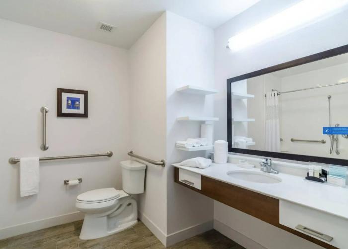 Flag Point Inn & Suites Pratt by FairBridge